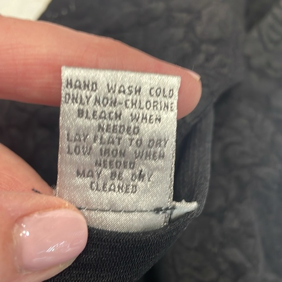 Chico’s Size 2, same as a 12/14, Black Lace Long Sleeve Top. - Picture 7 of 7